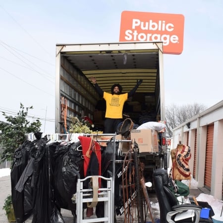 Pantheon Moving crew member carrying belongings during a Kansas City relocation